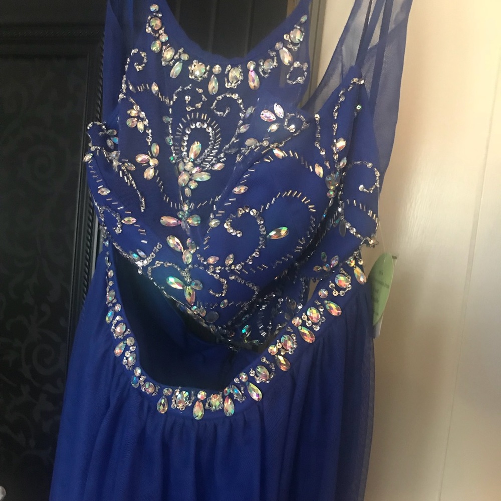 New 2-piece dress from Windsor’s